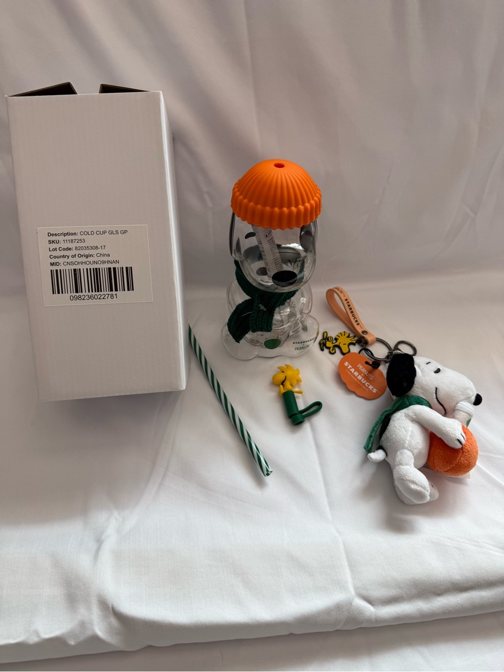 Starbucks snoopy glass cup and keychain